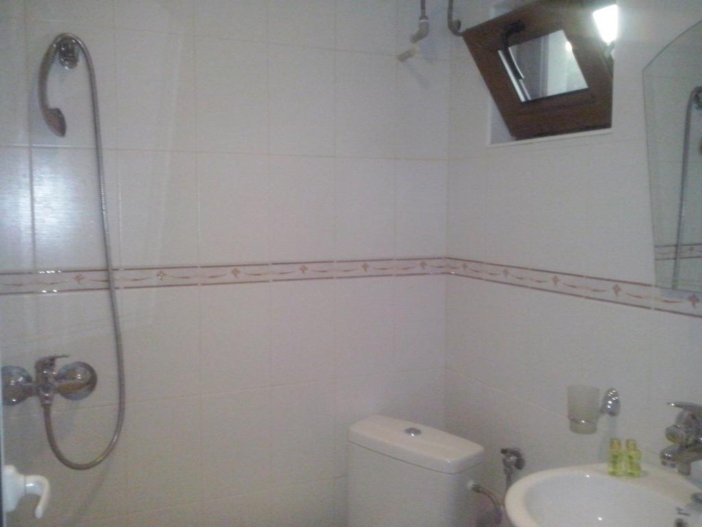 Guest House Friends Emen Rom bilde